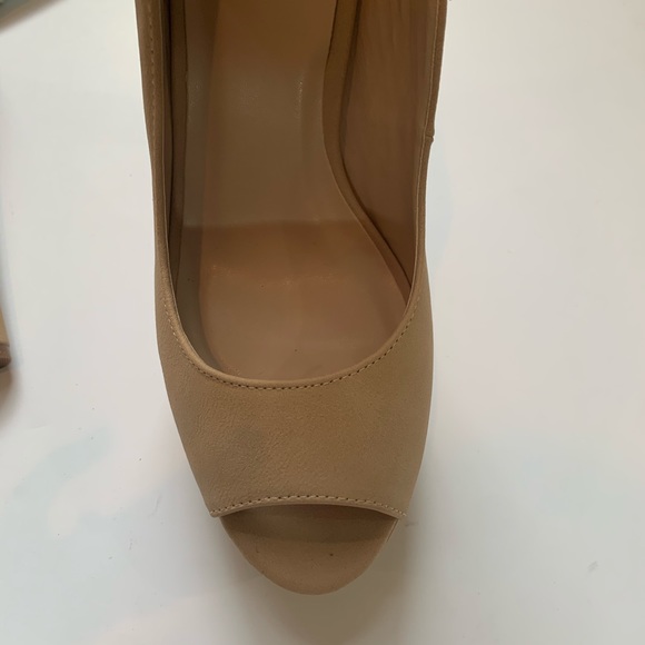 Natural faux leather peep toe platform pumps - Picture 4 of 4